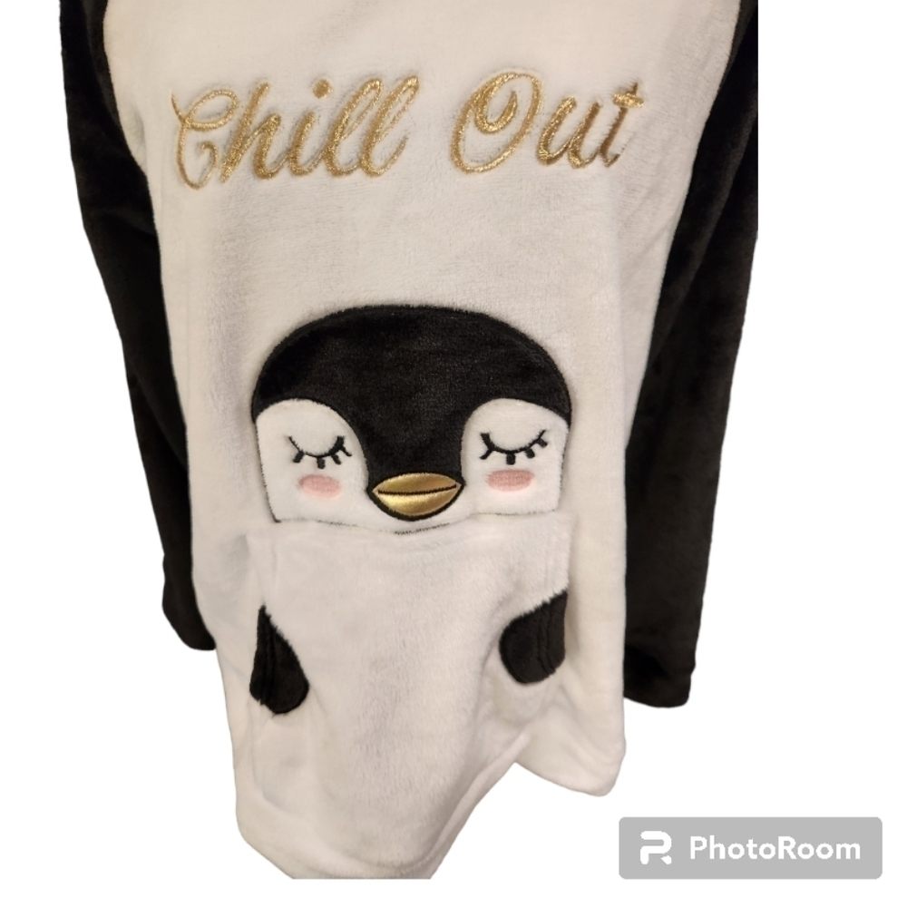 NWT Chill Out plush penguin colorblock sweater Loungewear - Picture 4 of 6